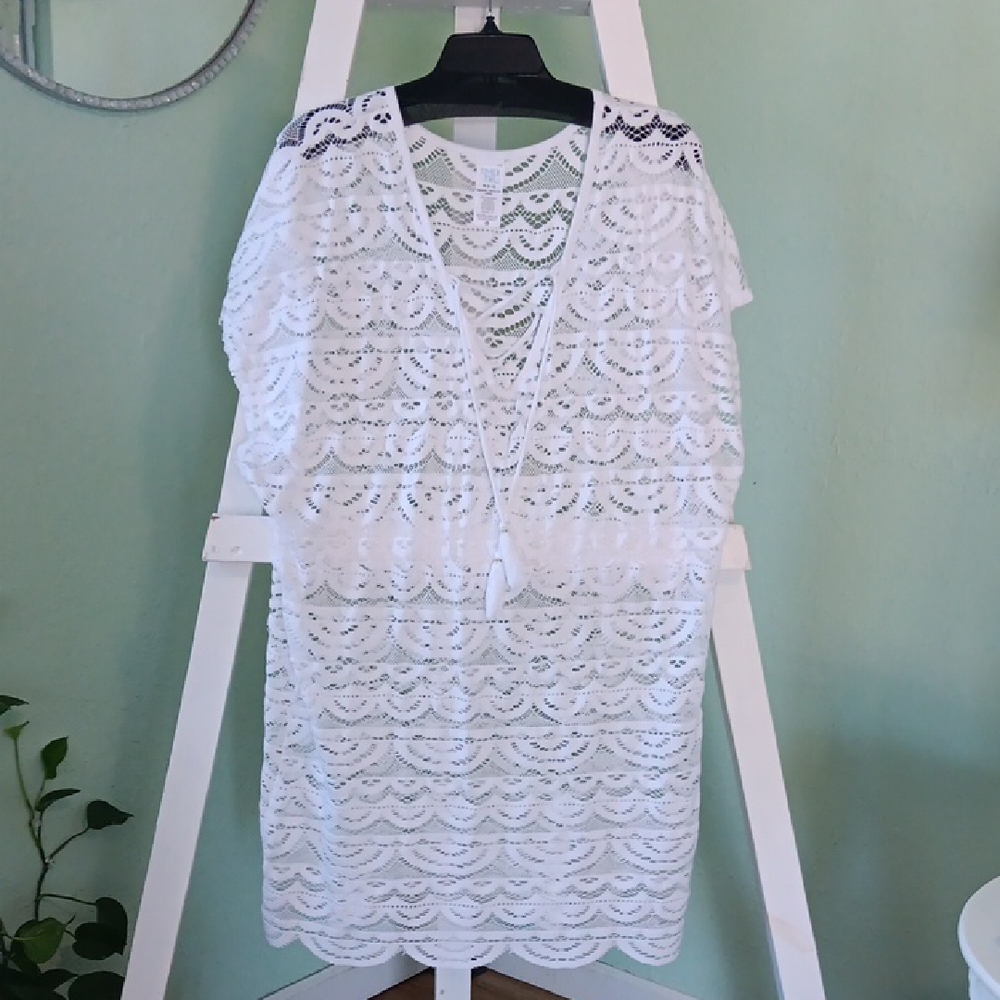 Time and Tru White Lace Long Sleeve Dress